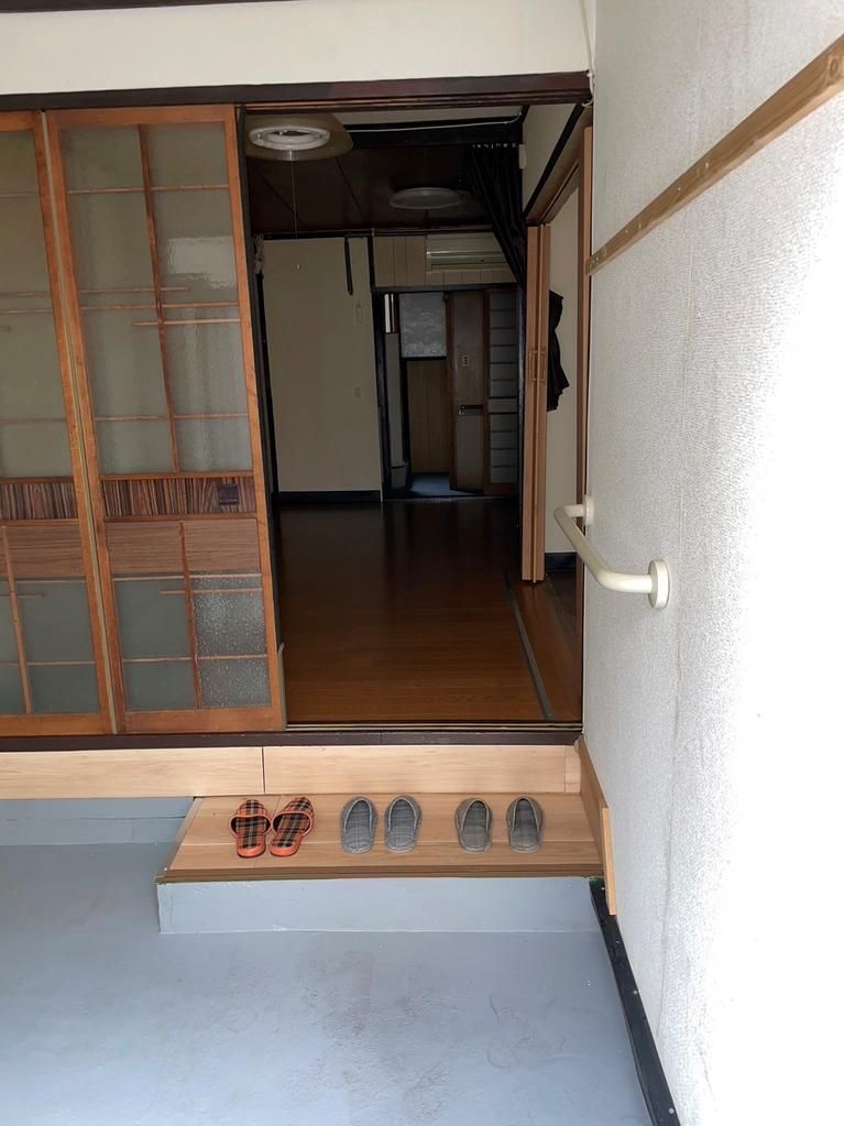 Historic 1926 Terrace House for Sale in Osaka Nishinari Ward - Thumbnail 4
