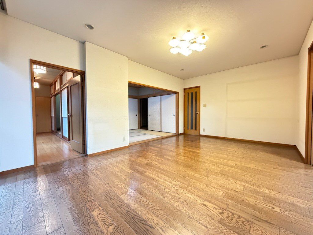 6SLDK Wooden House for Sale in Fujiidera, Osaka - 180 sqm - Thumbnail 2