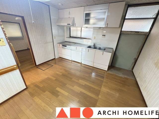 Spacious 6DK House for Sale in Taishi Town, Hyogo - Image 1