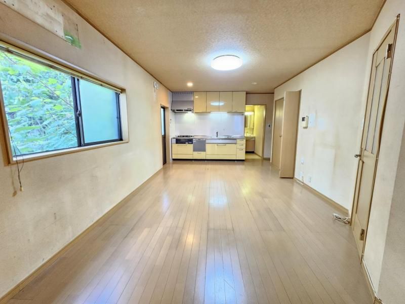 4LDK Detached House for Sale in Settsu City, Osaka with Solar Panels - Thumbnail 4