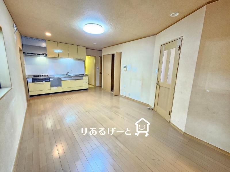 4LDK Detached House for Sale in Settsu City, Osaka with Solar Panels - Thumbnail 3
