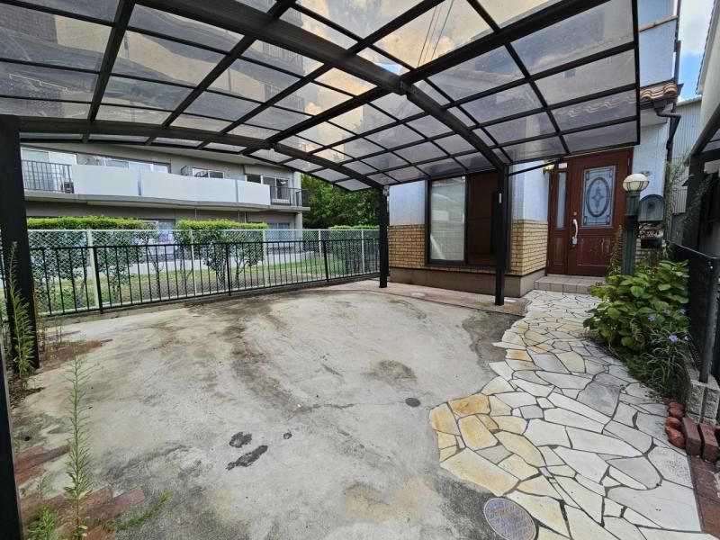 4LDK Detached House for Sale in Settsu City, Osaka with Solar Panels - Thumbnail 2