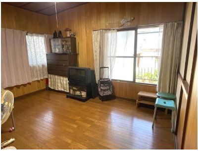 Renovated 4DK Detached House for Sale in Shijonawate, Osaka - Thumbnail 3