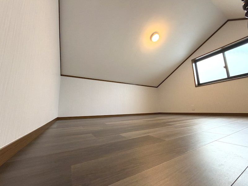 Renovated 4LDK House with Loft & Garage near Gotonoyama Station - Thumbnail 3
