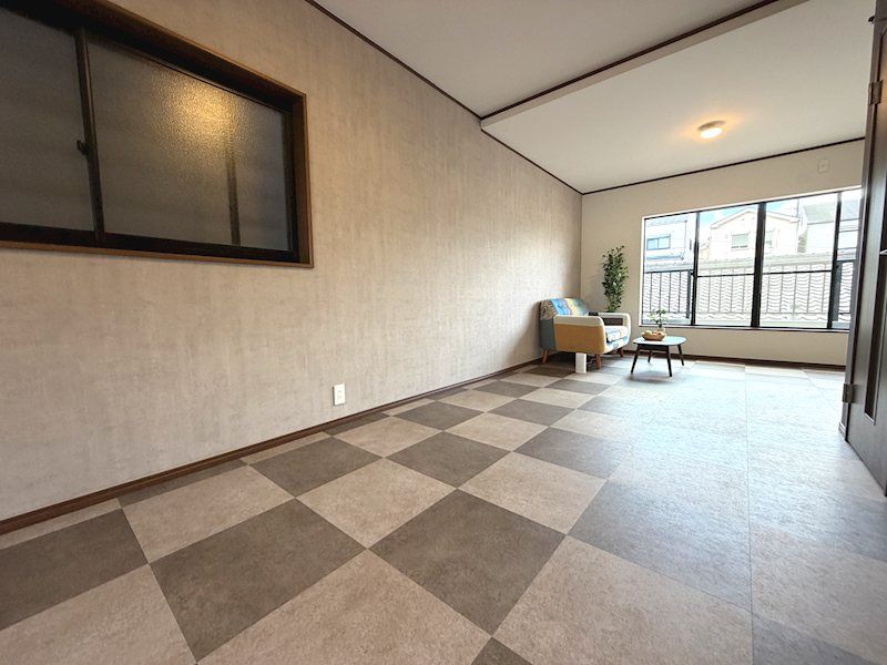 Renovated 4LDK House with Loft & Garage near Gotonoyama Station - Thumbnail 2