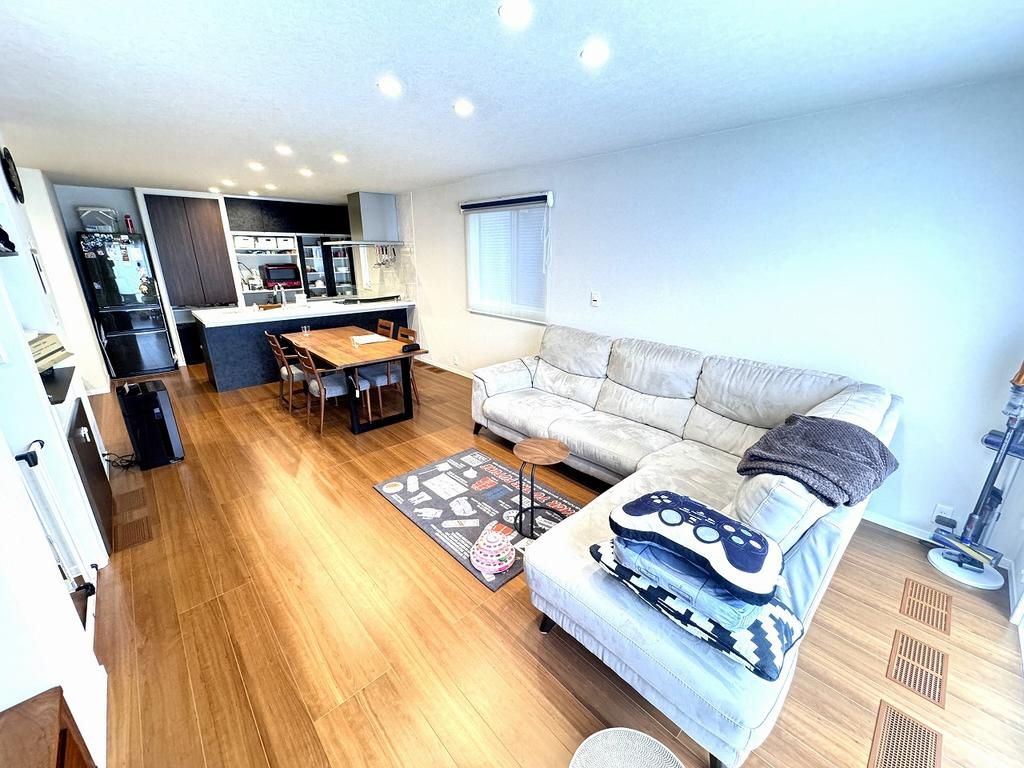 Modern 3SLDK House in Kato City, Hyogo - 105sqm - Thumbnail 3