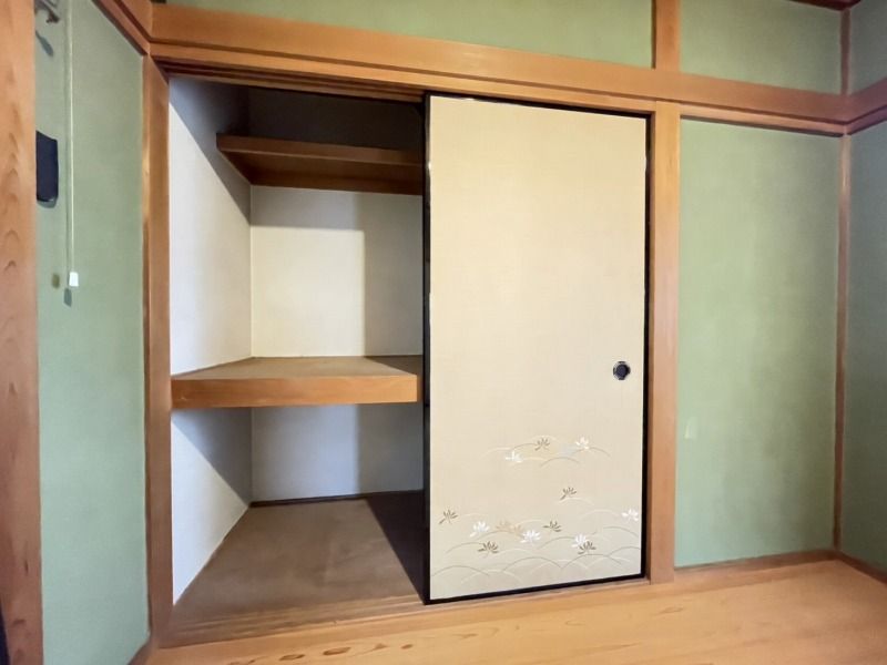 6LDK Corner Lot House for Sale near Kono-hanaen Station, Higashi-Osaka - Thumbnail 3