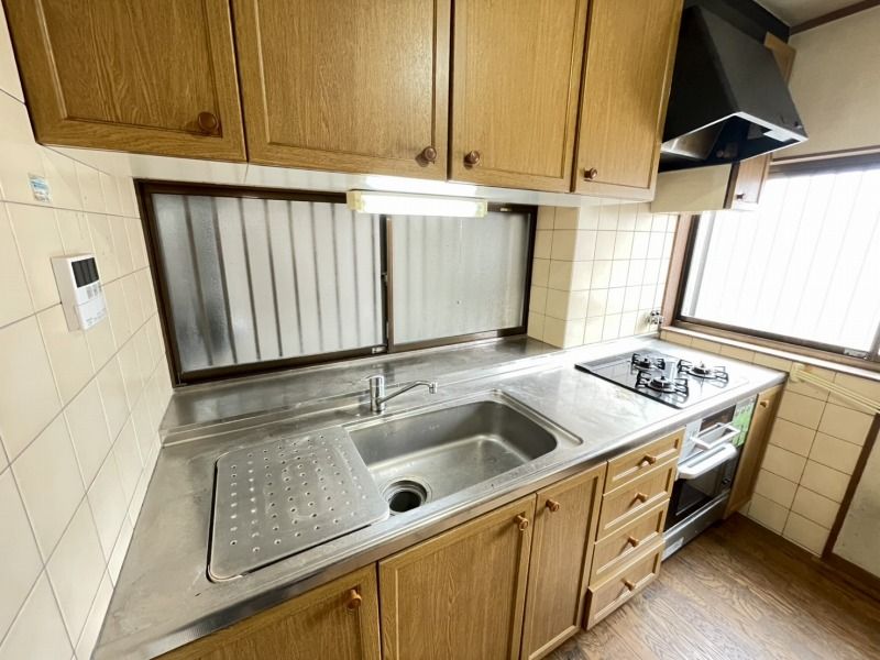6LDK Corner Lot House for Sale near Kono-hanaen Station, Higashi-Osaka - Thumbnail 4