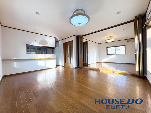 6LDK Family Home with Garage in Takatsuki, Osaka - Thumbnail 3