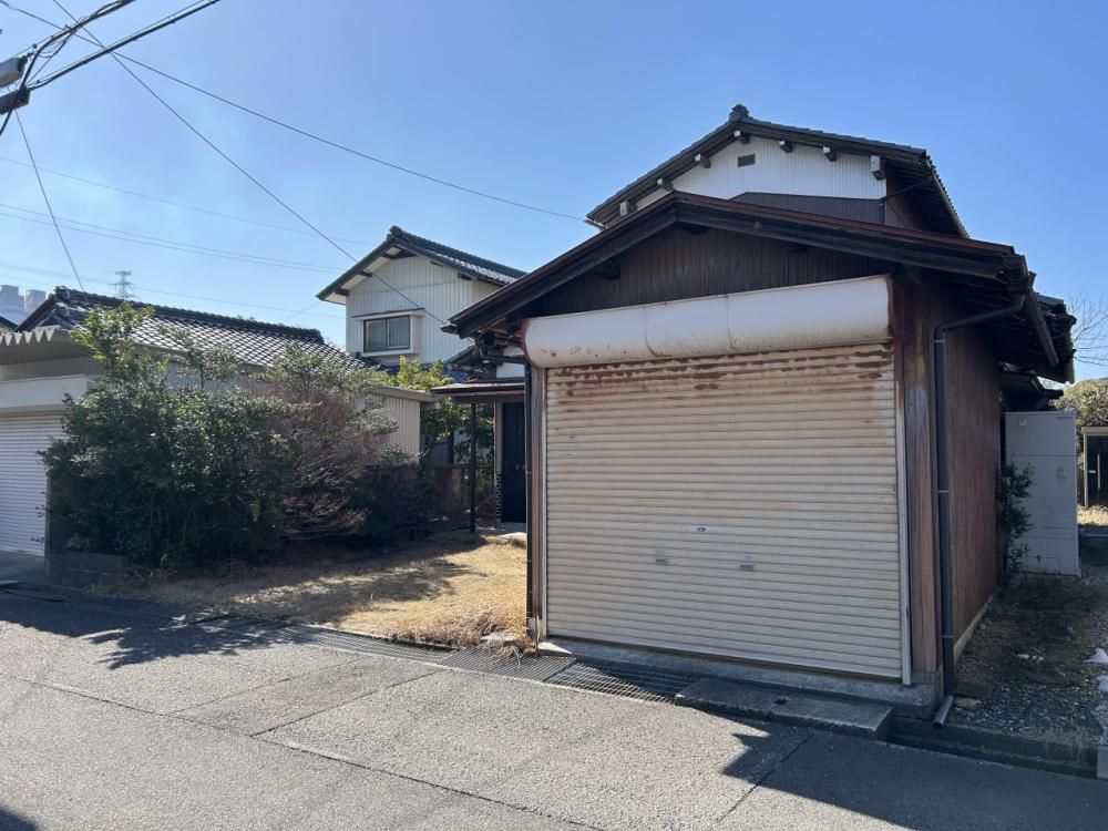 5DK Detached House in Tsuruga with 3-Car Parking & Beach Access - Thumbnail 2