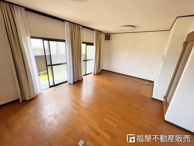 4LDK Wooden House with Garden for Sale in Hirakata, Osaka - Thumbnail 2