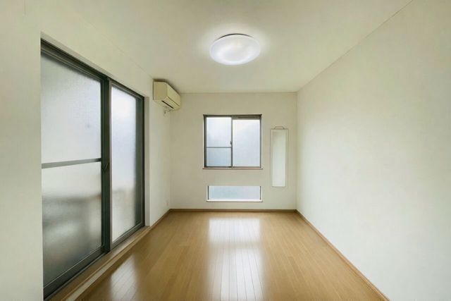 3-Story Family Home Near Kita-Tengachaya Station, Osaka - Thumbnail 3