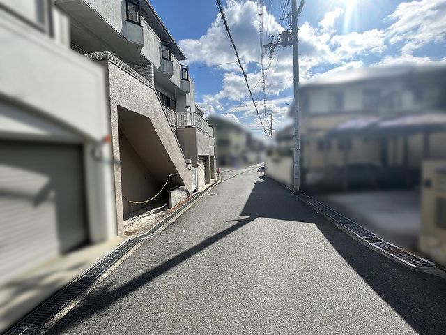 6LDK Detached House for Sale in Hirakata, Osaka Prefecture - Thumbnail 3