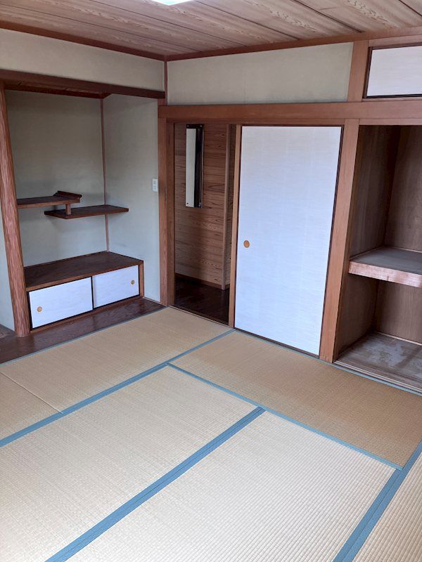 5LDK Detached House for Sale in Toyonaka, Osaka - 4280万 Yen - Thumbnail 3