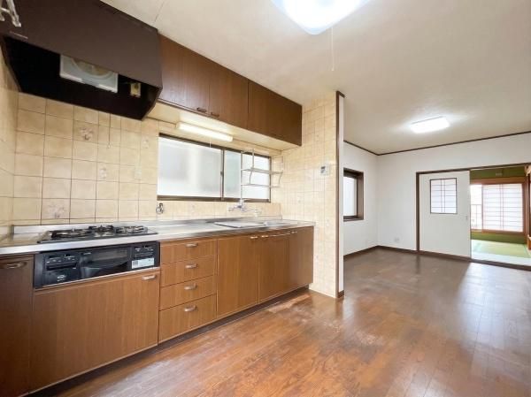 4LDK Family House for Sale in Takatsuki, Osaka - Renovation Potential - Thumbnail 4