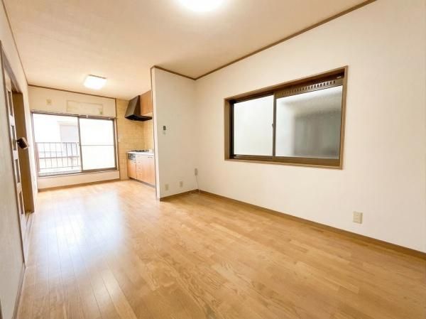 4LDK Family House for Sale in Takatsuki, Osaka - Renovation Potential - Thumbnail 3