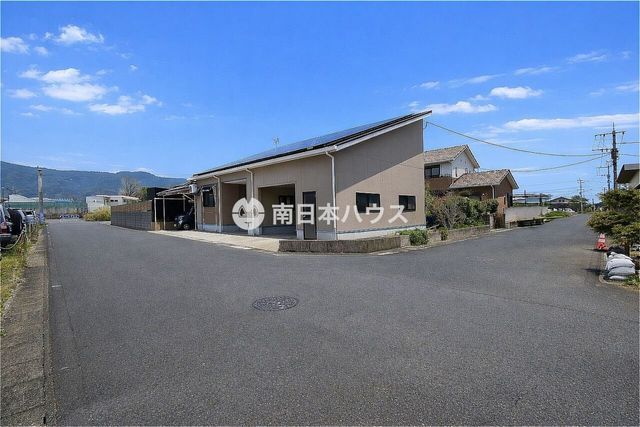 6SLDK House with Garage and Solar Panels in Ibusuki, Kagoshima - Thumbnail 2