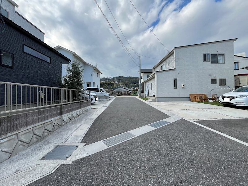 Modern 3LDK House in Shimonoseki's Longfu | 2022 Build | 3 Parking - Thumbnail 2