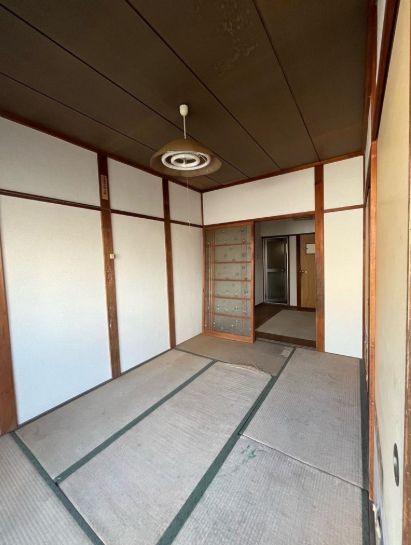3DK Wooden House for Sale in Higashi-Osaka, Osaka - Thumbnail 3