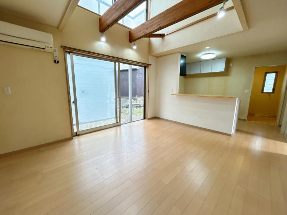 2LDK Wooden House with 4 Parking Spaces near Tsuruga Station - Thumbnail 3