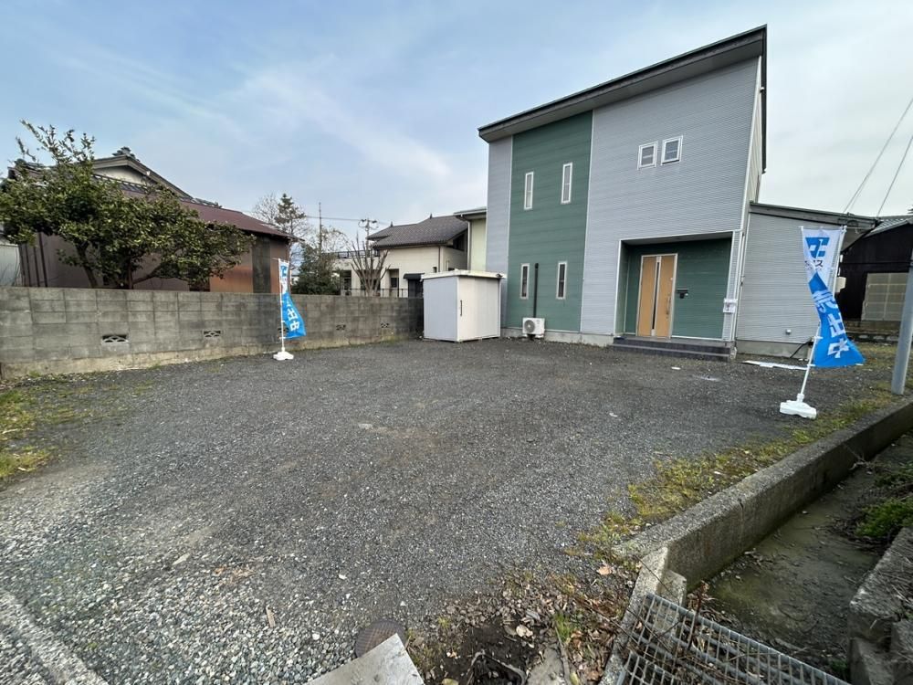 2LDK Wooden House with 4 Parking Spaces near Tsuruga Station - Thumbnail 2