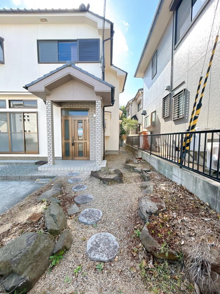 Renovated 3SLDK House in Kobe Nishi Ward with 2 Parking Spaces - Thumbnail 2