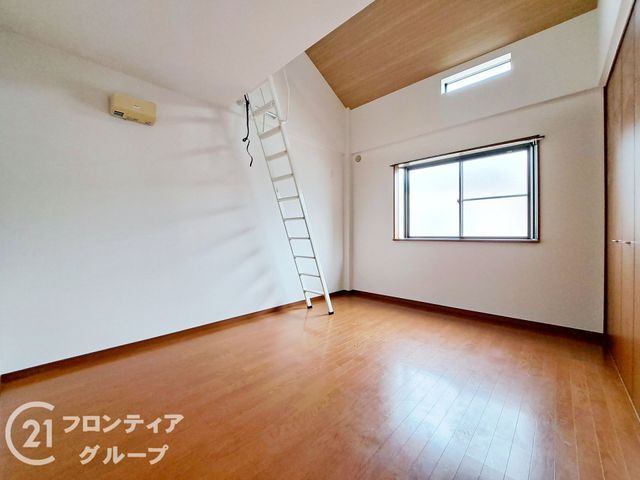 3LDK Steel-Frame House for Sale in Higashiosaka, Osaka - Thumbnail 3