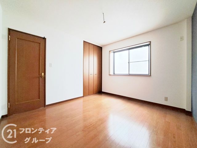3LDK Steel-Frame House for Sale in Higashiosaka, Osaka - Thumbnail 2