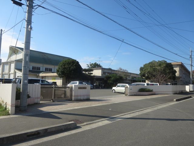 Renovated 4LDK House in Nobeoka, Miyazaki - 95.67 sqm - Thumbnail 2