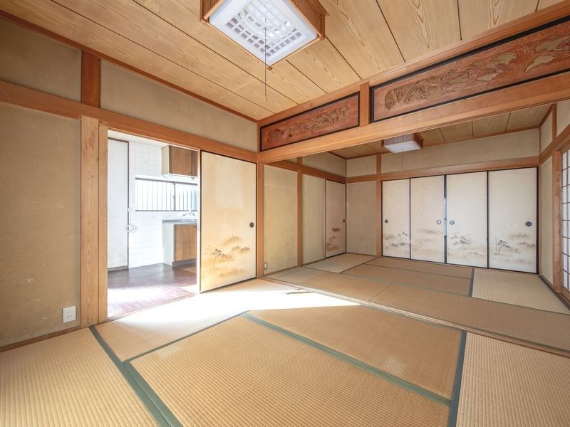 6DK Family House with Sunroom & Garage in Takatsuki, Osaka - Thumbnail 4