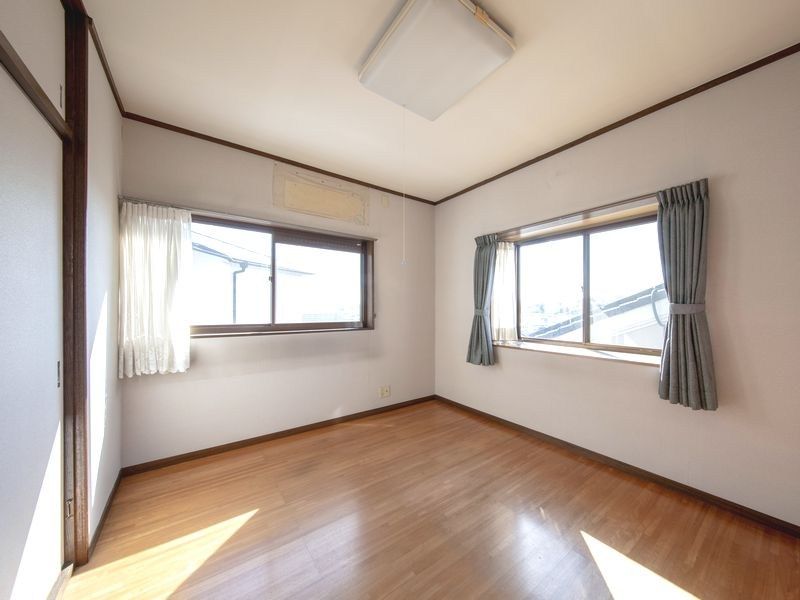 6DK Family House with Sunroom & Garage in Takatsuki, Osaka - Thumbnail 2