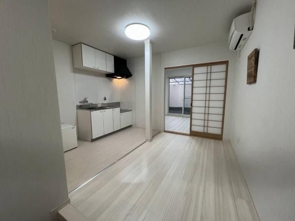 1LDK Wooden House for Sale in Higashinari-ku, Osaka - Thumbnail 2