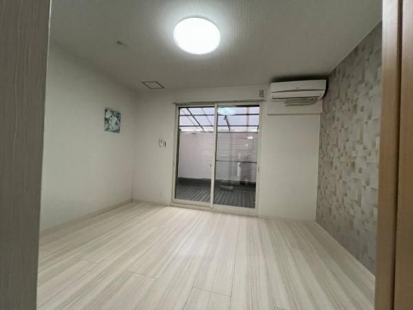 1LDK Wooden House for Sale in Higashinari-ku, Osaka - Thumbnail 3
