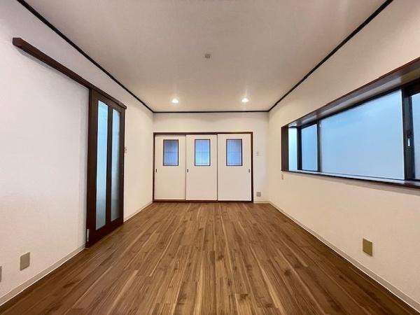 4LDK Detached House for Sale in Kadoma, Osaka - 129.1 sqm - Thumbnail 2