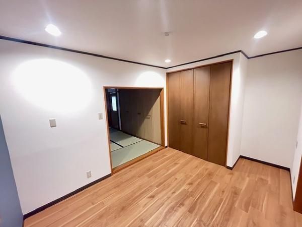 4LDK Detached House for Sale in Kadoma, Osaka - 129.1 sqm - Thumbnail 3