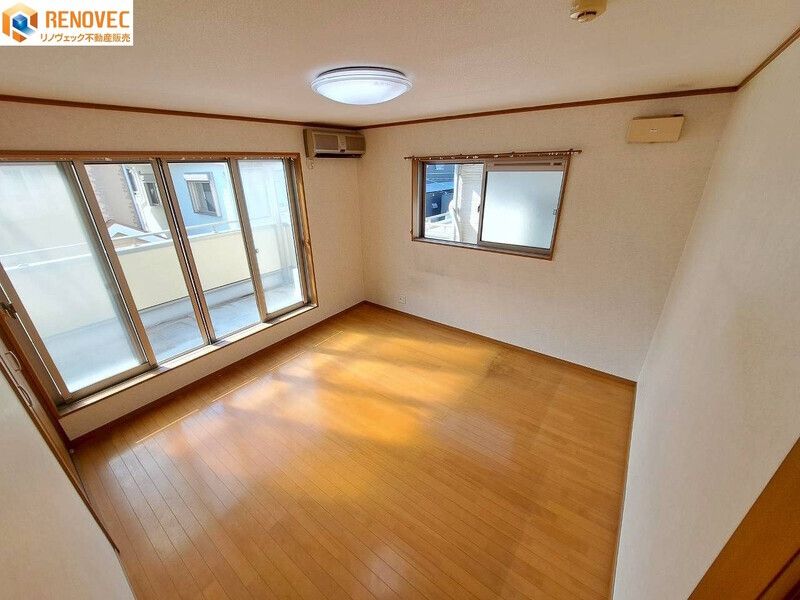 4LDK House for Sale in Sakai, Osaka with Solar Power & 4 Parking Spaces - Thumbnail 3