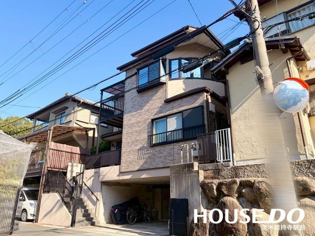 7LDK Multi-Generational House for Sale in Ibaraki, Osaka - Thumbnail 2