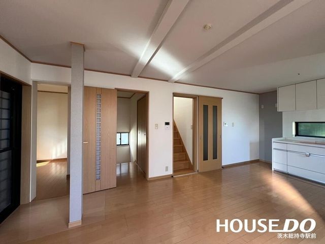 7LDK Multi-Generational House for Sale in Ibaraki, Osaka - Thumbnail 3