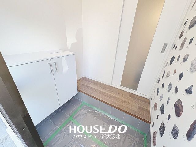 Renovated 3LDK Townhouse in Toyonaka, Osaka - 44.26 sqm - Thumbnail 3