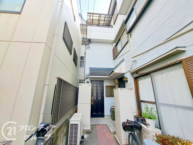 3LDK Terrace House for Sale near Hyotan-yama Station, Higashiosaka - Thumbnail 2