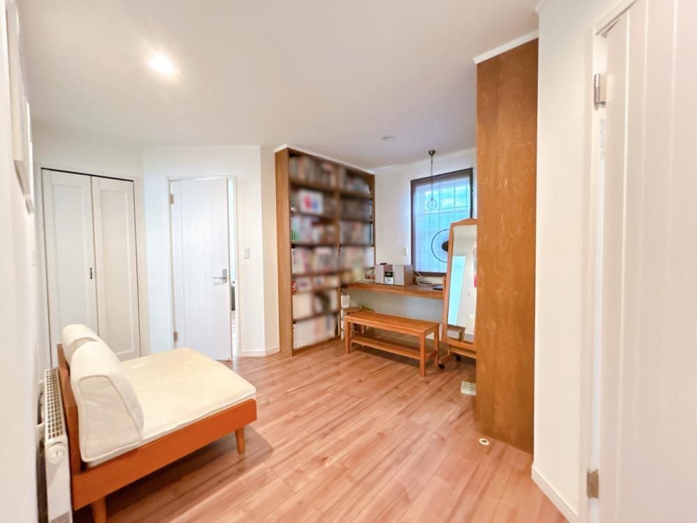 4LDK Detached House in Ebetsu, Hokkaido | 2011 Build, Corner Lot - Thumbnail 4