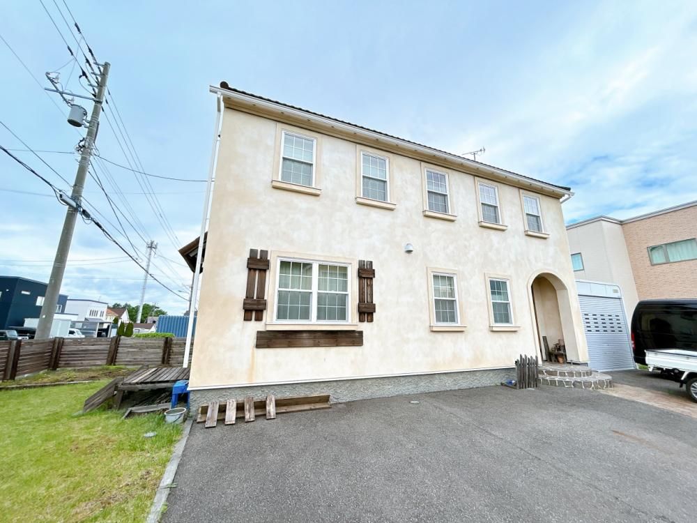 4LDK Detached House in Ebetsu, Hokkaido | 2011 Build, Corner Lot - Thumbnail 2