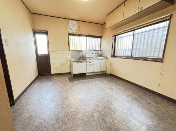 4DK House for Sale in Nishinari, Osaka - 8 Min Walk to Hanazonocho Station - Thumbnail 3
