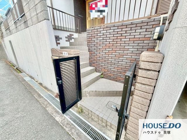 4LDK Detached House with Garage for Sale in Kumatori, Osaka - Thumbnail 2