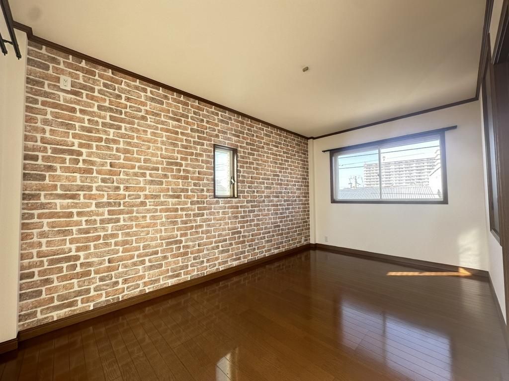 Refurbished 5LDK House for Sale in Higashiosaka, Osaka - Thumbnail 3