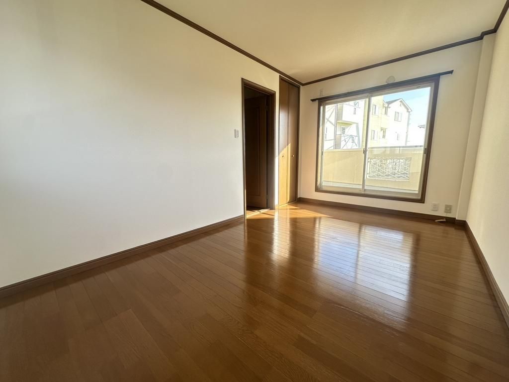 Refurbished 5LDK House for Sale in Higashiosaka, Osaka - Thumbnail 4