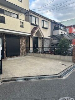 5LDK Detached House for Sale in Neyagawa City, Osaka - Thumbnail 2