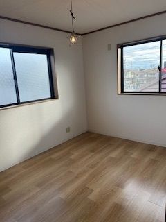 5LDK Detached House for Sale in Neyagawa City, Osaka - Thumbnail 3