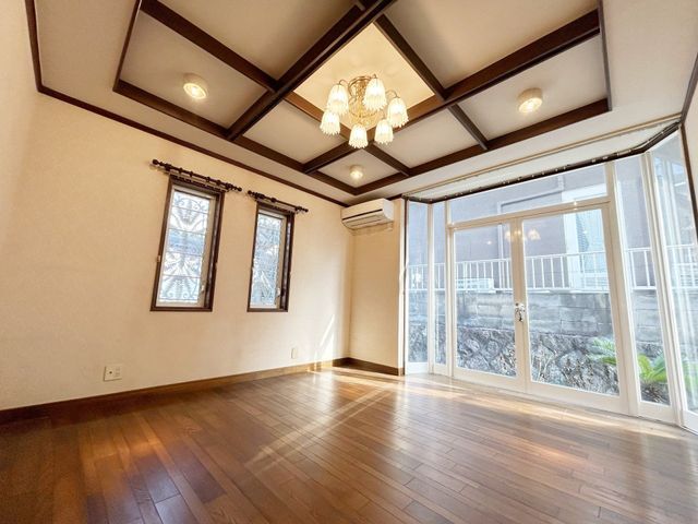 7SLDK Corner Lot House in Minoh, Osaka | 240 sqm, 2 Parking - Thumbnail 4