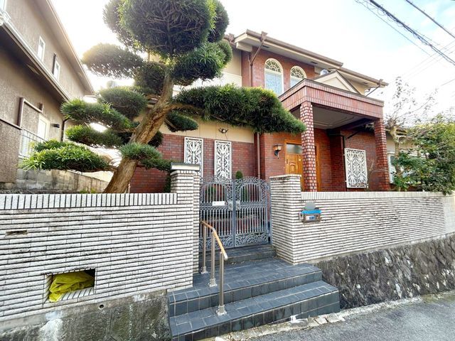 7SLDK Corner Lot House in Minoh, Osaka | 240 sqm, 2 Parking - Image 1